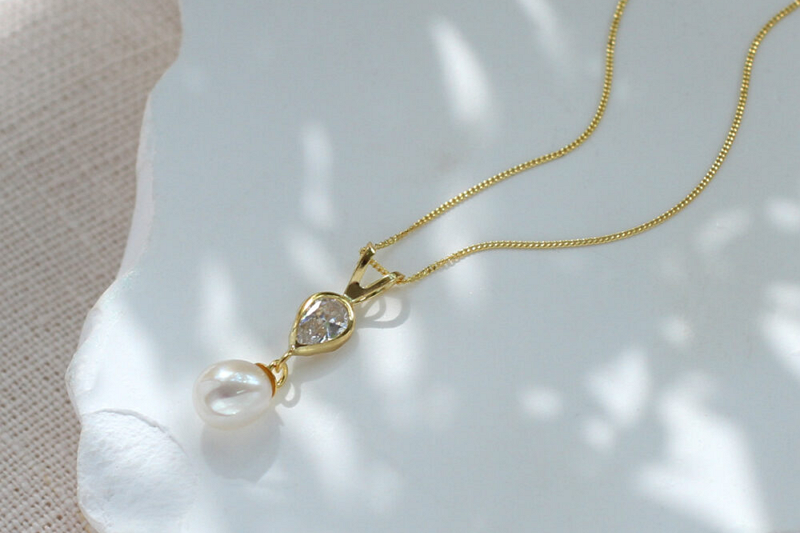 What Are The Characteristics Of Different Pearl Pendant Chain Materials?